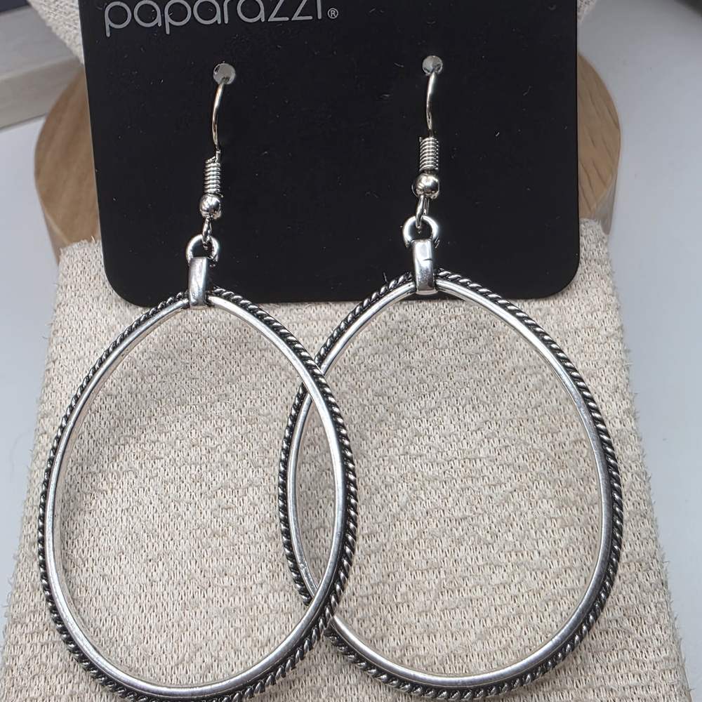 Paparazzi Twisted Silver Teardrop Earrings (792)